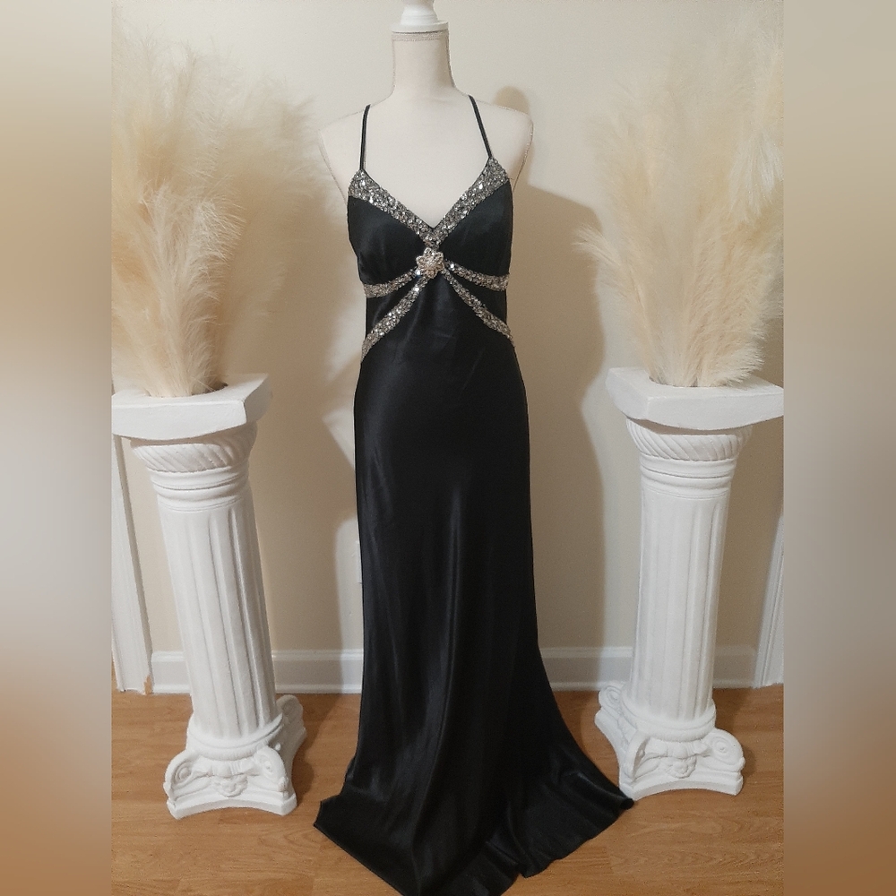 Chicas Black Dress